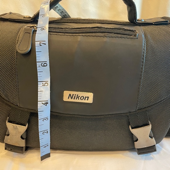Nikon Camera Bag Including Assorted Lens Cleaning Supplies. CLEAN, EXCELLENT! - Picture 5 of 9